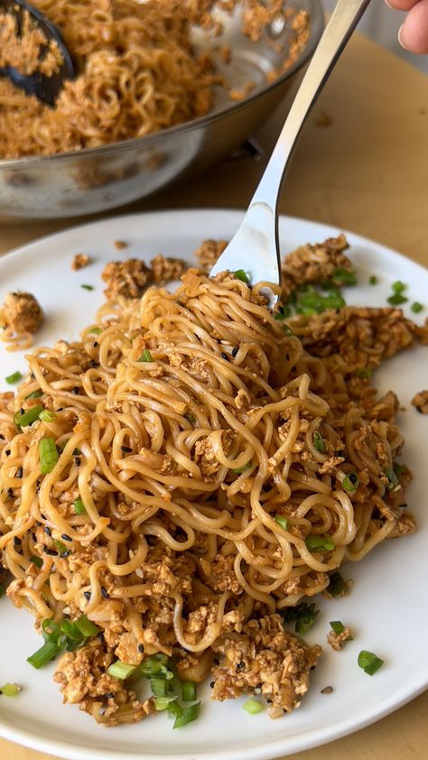 Gochujang Shredded Tofu Noodles Shredded Tofu Recipe, Shredded Tofu, Tofu Noodles, Vegan Pasta Dish, Tofu Recipes Vegan, Gochujang Sauce, Tofu Dishes, Vegan Main Dishes, Noodles Recipe