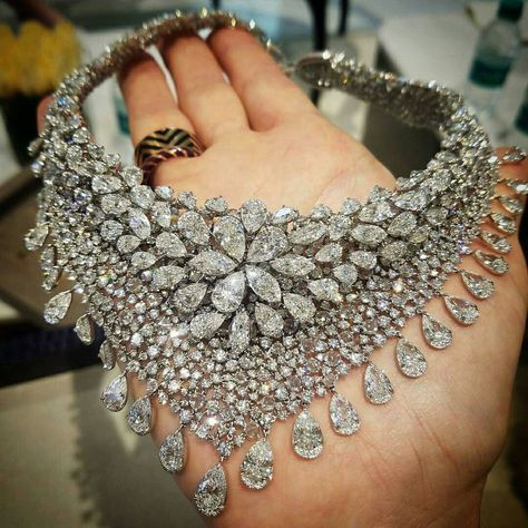 Diamond Necklace Wedding, Cheap Diamond Rings, Rings Ideas, Necklace Wedding, Neck Piece, Wedding Jewellery, Jewelry Outfit, Fabulous Jewelry, Gems Jewelry