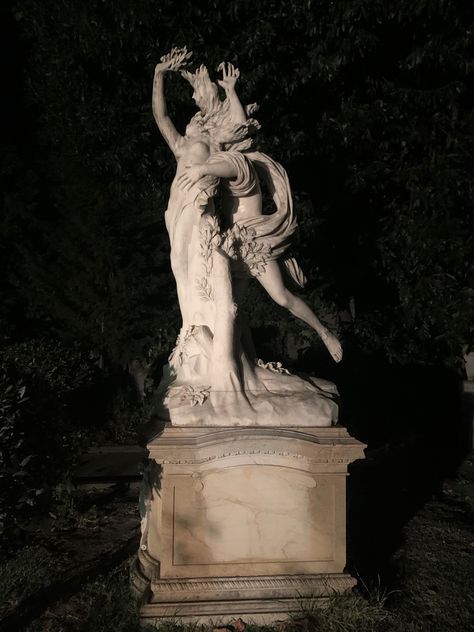 #statue #aesthetic #love #passion #amor #night #lovers Statue Aesthetic, Prom 2024, Aesthetic Love, Frozen In Time, Greek Statue, Frozen, Prom, Statue, Film