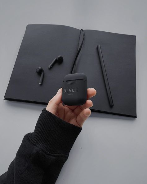 Blvck Paris, All Black Looks, All Black Everything, Black Accessories, Black And White Aesthetic, Airpods Case, Black Side, Black Case, White Aesthetic