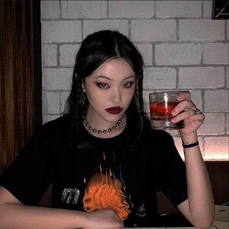 Feminine Makeup, Mafia Boss, Angry Girl, Girl Gang Aesthetic, Goth Hair, Cold Hearted, Alternative Makeup, Beautiful Eye Makeup, Make Up Inspo