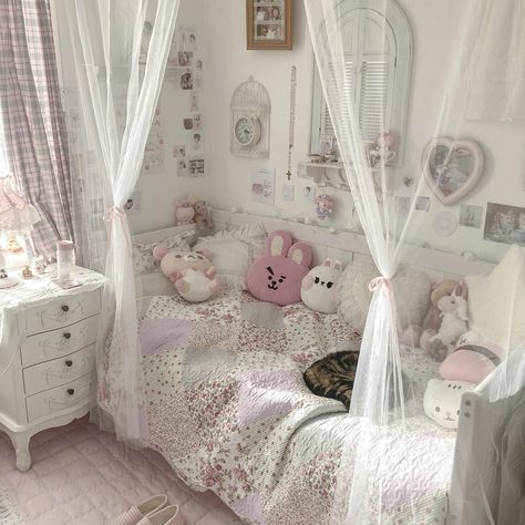 Pink And White Room, Dream Bedroom Inspiration, Pink Room Decor, Cute Bedroom Ideas, Room Redesign, Girly Room, Coquette Pink, Room Deco, Cute Bedroom Decor