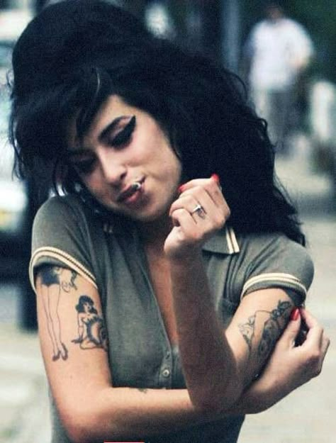 Amy Winehouse 1983~infinity Amy Winehouse Style, Amy W, Amazing Amy, Musica Rock, Amy Winehouse, Black Sabbath, Brigitte Bardot, Pink Floyd, Rocker