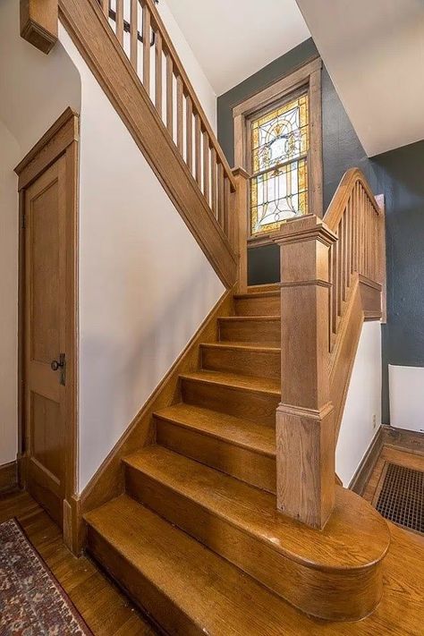 Craftsman Entryway, Craftsman Stairs, Craftsman Staircase, Colonial Home Interior, Four Square Homes, Dutch Colonial Homes, Loft Staircase, Craftsman Interior, Diy Staircase