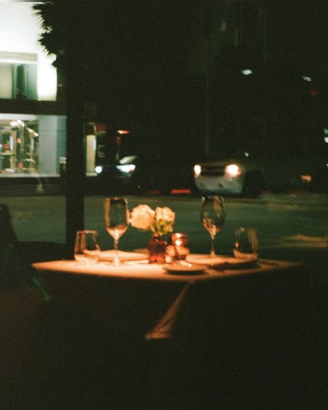 Date night, dinner date, date nignt set up, dates Pub Photography, Dinner Date Aesthetic, Date Night Aesthetic, Jazz Night, Date Aesthetic, Night Vibes, Date Dinner, Spotify Covers, Romantic Dates