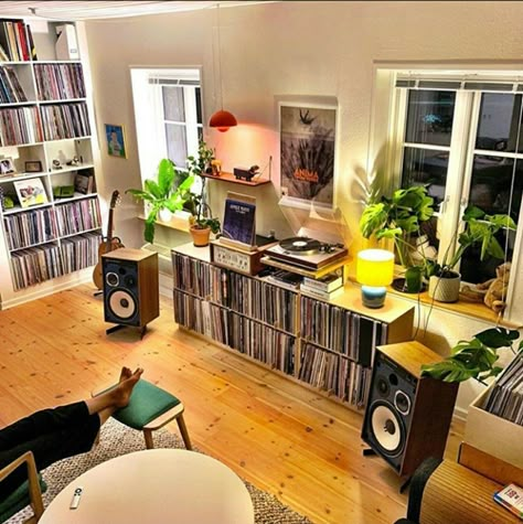 Vinyl Record Room, Audiophile Room, Hifi Room, Music Room Design, Dj Room, Audiophile Listening Room, Home Music Rooms, Music Corner, Vinyl Room