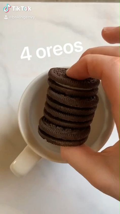 Oreo Mug Cake, Oreo Mug, Sommer Mad, Chocolate Dishes, Chocolate Recipes Homemade, Sweet Dishes Recipes, Quick Recipes Snacks, Mug Recipes, God Mat