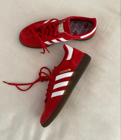 Adidas Samba Gazelle, Adidas Red Gazelle, Red Spezial Adidas, Red Adidas Samba, Pink Samba Adidas, Adidas Spezial Red, Red Sambas Adidas, Spezial Adidas Shoes, Red Sambas Adidas Outfit