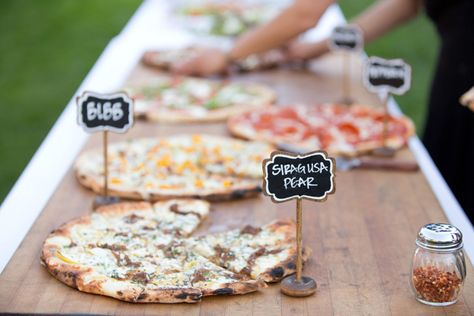 Pizza Buffet Wedding Receptions, Ideas Para Catering, Pizza Wedding, Pizza Buffet, Buffet Wedding Reception, Pizza Bar, Reception Food, Wedding Reception Food, Wedding Buffet