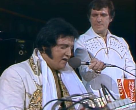 Elvis Singing Unchained Melody Elvis Unchained Melody, Elvis Presley Last Concert, Online Bank Account, Elvis In Concert, Music Documentaries, Unchained Melody, Intro Youtube, Bank Accounts, U Tube