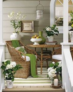 There are so many ways to use green in your home! Come get all the ideas on decorating with green via ablissfulnest.com Sun Porch Decorating Ideas Cozy, Shabby Chic Garden Ideas, Lanai Ideas, Indoor Sunroom, Springtime Decor, Southern Interior, Enclosed Porch, Sunroom Furniture, Vibeke Design