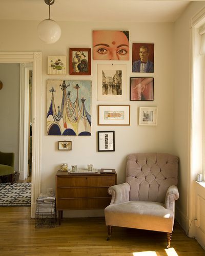 Eclectic Art Wall, Dark Wood Bedroom, Eames Rocking Chair, Gallery Wall Staircase, Photo Wall Display, Bedroom Nook, Wood Bedroom Sets, Bright Decor, Apartment House