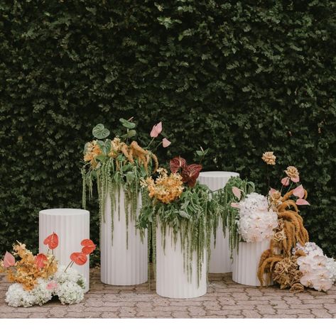 Floral Arrangement On Pedestal, Floral Pedestal Wedding Ceremony, Wedding Signage Flowers, Wedding Ceremony Pedestals, Pedestal Wedding Ceremony, Pedestal Floral Arrangements, Wedding Pedestals, Sculptural Flowers, Flower Bouquet Bridesmaid