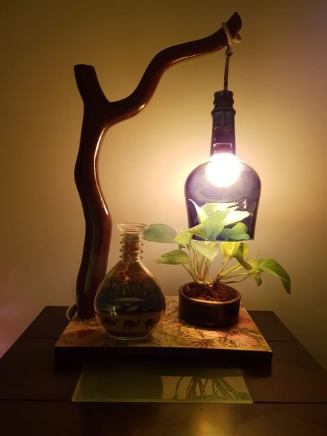 Whisky Bottle Crafts, Indoor Plant Living Room, Plant Living Room Decor, Diy Bedside Lamp, Liqour Bottles, Plant Living Room, Old Liquor Bottles, Empty Liquor Bottles, Vine Bottle