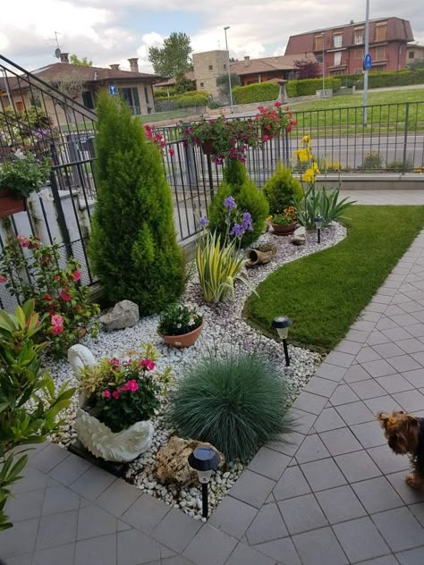 Front Garden Landscape, Small Front Yard Landscaping, Front Garden Design, Front Yard Garden Design, Rock Garden Landscaping, Outdoor Gardens Design, Backyard Garden Design, Garden Landscape Design, Garden Yard Ideas