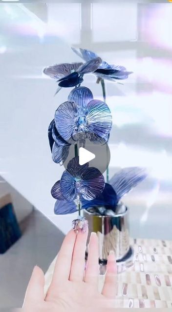 Crafty Crafter on Instagram: "Flower with aluminium foil💐🌹 Follow for more Amazing ideas and hacks @digital_crafty   #trending #flowercraft #alumuniumfoilflower  #foilcraft #paperflower" Foil Crafts, Aluminum Foil Crafts, Diy Paper Flowers, Aluminum Crafts, Aluminium Foil, Floral Craft, Budget Diy, Amazing Ideas, Paper Flowers Diy