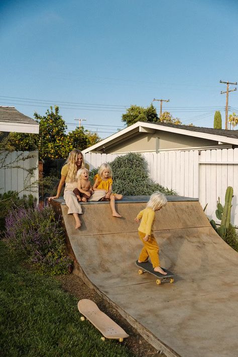 Porch Diy, Skate Ramps, Skate Ramp, Professional Surfers, Build A Fort, Surf House, Surf Shack, Beach Shack, Backyard Inspiration