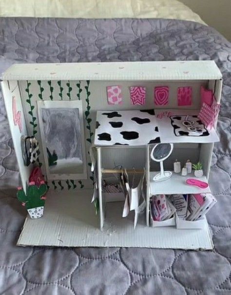 Hacks For Kids, Diy Hello Kitty, Crafts To Do When Your Bored, Duck House, Paper Dolls Diy, Hello Kitty Crafts, Doll Furniture Diy, Paper Toys Template, Paper Doll House