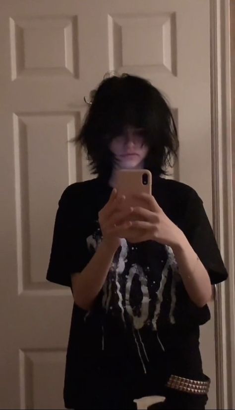 Cute Emo Hair, Nonbinary Haircuts, Wavy Hair Men, Dyed Hair Inspiration, People Clothes, Emo Hair, Cute Emo, Hair Stylies, Fluffy Hair