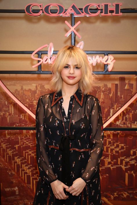 December 4: Selena attending the “Coach x Selena Gomez” meet and greet at the Coach House in in London, UK Selena Gomez Blonde, Selena Gomez Blonde Hair, Selena Gomez Coach, Selena Gomz, Selena Gomez Fashion, Lady Amelia Windsor, Selena Gomez Cute, Pixie Lott, Selena Gomez Photos