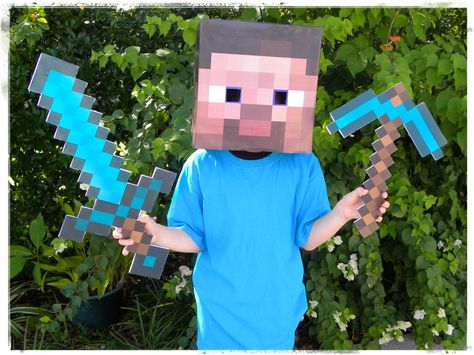 How to make a Minecraft Steve costume for cheap! homemade minecraft costume Minecraft Steve Costume, Minecraft Steve Head, Minecraft Halloween Costume, Easy Book Week Costumes, Steve Costume, Minecraft Halloween, Minecraft Costumes, Dekorasi Halloween, Halloween Infantil