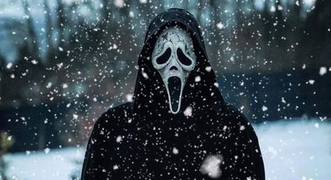 Ghost Face Computer Wallpaper, Ghost Face Cover Photo, Horror Movie Computer Wallpaper, Horror Movie Wallpaper Desktop, Ghostface Laptop Wallpaper, Pc Wallpaper Halloween, Spooky Season Pfp, Ghostface Wallpaper Laptop, Scream Wallpapers Laptop