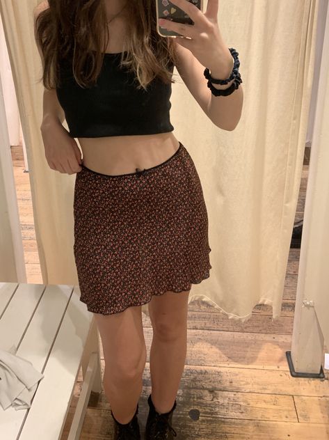 Tank Top And Skirt Outfit Aesthetic, Floral Mini Skirt Outfit Aesthetic, Brandy Melville Floral Skirt, Floral Mini Skirt Outfit Summer, Floral Skirt Outfits Aesthetic, Brandy Skirt Outfits, Floral Mini Skirt Outfit, Mini Skirt Outfit Aesthetic, Outer Banks Shifting