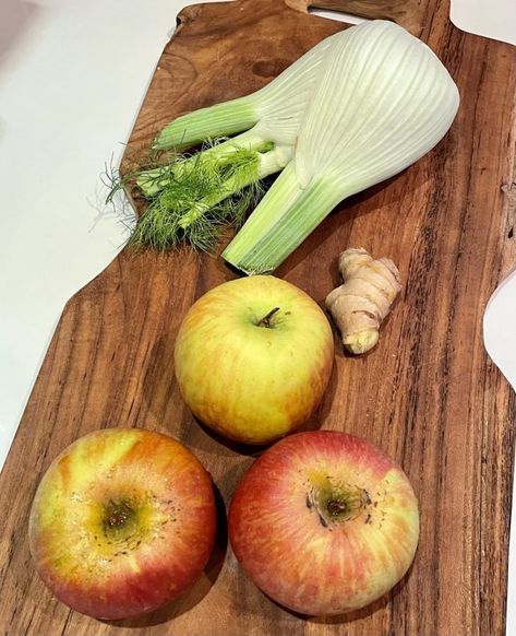 Fennel Juice Benefits, Fennel Juice, Ginger Juice Recipe, Juicing Ideas, Benefits Of Fennel, Glowing Green Smoothie, Celery Juice Benefits, Healthy Juicing, Fennel Recipes