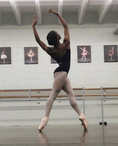 Famous Ballerina Aesthetic, Girl Dancers Aesthetic Black, Black Women Ballet, Ballet Aesthetic Black Woman, Dance Aesthetic Black Woman, Black Ballet Aesthetic, Black Dancer Aesthetic, Ballet Dancers Aesthetic, Bailarina Aesthetic