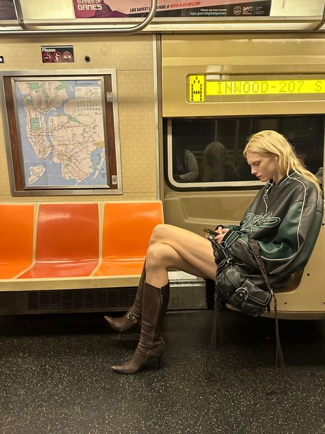 model aestheitc •city outfit inspo • city train aesthetic•city subway aesthetic City Train Aesthetic, Subway Train Photoshoot, New York Aesthetic Fashion, Subway Photoshoot Aesthetic, Subway Pics Aesthetic, Subway Editorial, Nyc Subway Photography, Train Photoshoot, Train Seat