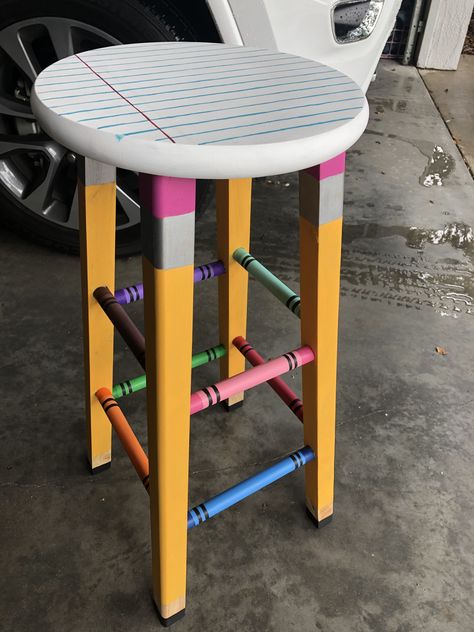 Pencils Classroom Theme, Diy Classroom Decorations Preschool, Teacher Crafts For Classroom, Pencil Classroom Decor, Classroom Stool Ideas, Teacher Diy Classroom Decor, Pencil Themed Classroom Decor, Pencil Stool, Diy Teacher Chair