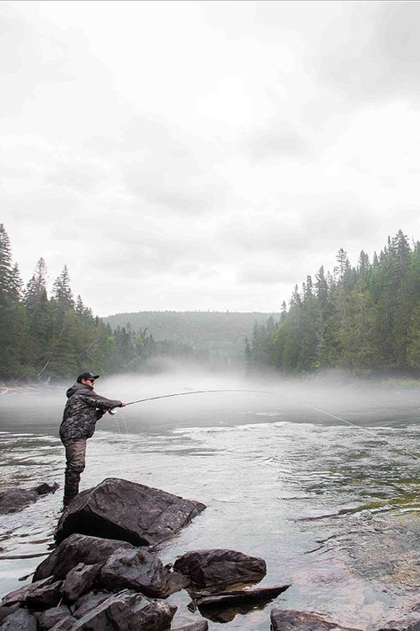 Go fishing in Gaspésie! In fresh or salt water, Gaspésie promises great catches during your fishing trip. World-renowned for salmon fishing, Gaspésie offers you 22 crystal-clear, salmon-filled rivers. Photo: Antoine Blier Sarina Bowen, Fishing Salmon, Fish Activities, Salmon River, Salmon Run, Wildlife Reserve, Salmon Fishing, Fishing Adventure, Catching Fish