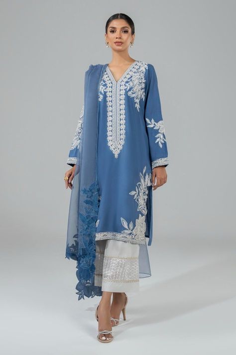 Sana Safinaz SS23SGE320 Ready To Wear Sara Clothes, Punjabi Dress Design, Hussain Rehar, Suits For Women Indian, Pakistani Dresses Online, Pakistani Party Wear, Sana Safinaz, Beautiful Pakistani Dresses, Dress Design Patterns