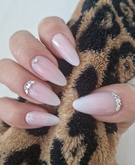 Baby boomer with rhinstones 💎✨️💎✨️💎✨️💎 Baby Boomer Nails With Design, Baby Boomer Nails Decoradas, Baby Boomers Nails, Hippie Nails, Diamond Nails, Baby Boomer, Autumn Nails, Pretty Acrylic Nails, Nail Art Inspiration