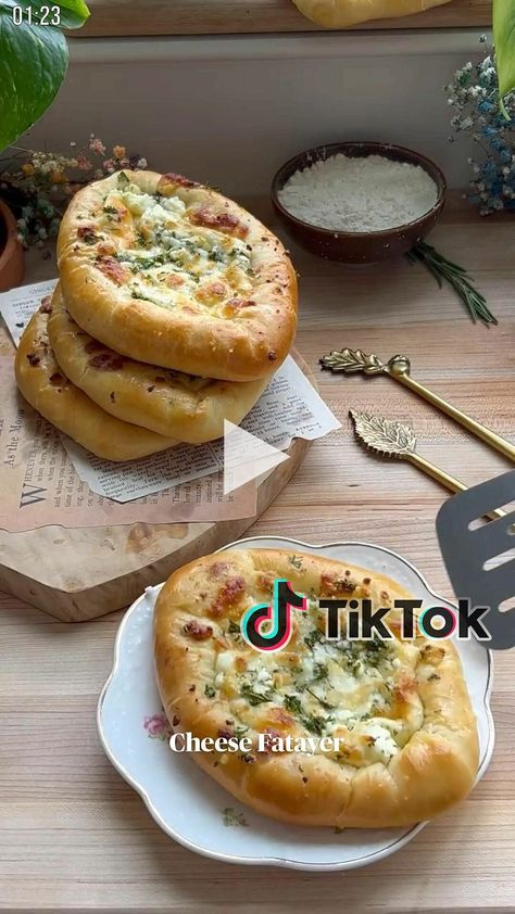 Cheese Fatayer, Kuih Lapis, Makanan Diet, Easy Baking Recipes Desserts, Tasty Baking, Thigh Recipes, Baked Dessert Recipes, Recipes Chicken, Boneless Chicken