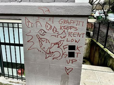 “It’s Graffiti, But Why?”: 30 Laugh-Inducing Bits Of Graffiti That Prove Not Everyone Is Meant To Be An Artist Bathroom Graffiti, Graffiti Quotes, Cave Drawings, Graffiti Tagging, Ancient Sculpture, Graffiti Artist, Graffiti Art, Spray Paint, Funny Images