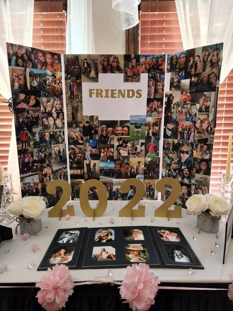 Graduation Pic Board Ideas, Picture Table Graduation Party, Picture Ideas For Graduation Party, Tri Fold Graduation Board Ideas, Graduation Picture Wall Ideas, Picture Wall For Party, Grad Party Decorations Pictures, Joined Graduation Party Ideas, Shared Grad Party Ideas