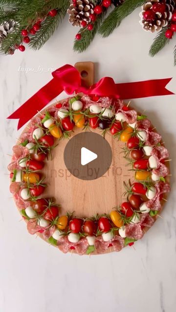 Weenussanun Homhuan on Instagram: "Antipasti skewers Christmas Wreath Inspiration Ideas for Christmas🎄Save this for later and share with friends ❤️

Ingrediens 🌿

Salami Milano
Mini mozzarella
Baby plum tomatoes
Fresh basil
Fresh rosemary

Products from @bca_italienskasmaker 🇮🇹

Wishing you an amazing and peaceful Monday and week everyone 🤍
@inspo_by_rio_ 🌈

#antipasti #caprese #christmasinspo #christmascheeseboard #christmaswreath #foodinspiration #christmassnacks" Christmas Cheese Boards, Antipasto Skewers, Christmas Inspo, Plum Tomatoes, Christmas Snacks, Christmas Appetizers, Fresh Rosemary, Fresh Basil, Skewers