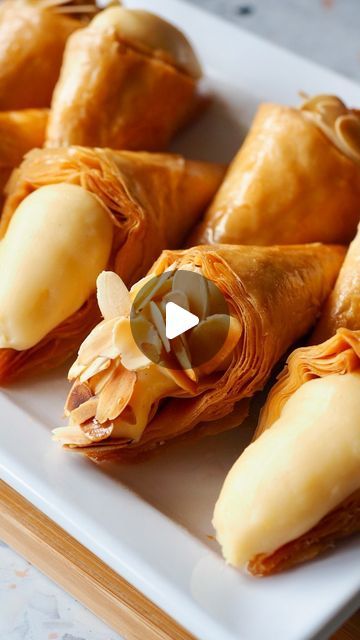 Philo Recipes, Pastry Website, Philo Pastry, Greek Dessert, Phyllo Recipes, Pastries Recipes Dessert, Baklava Cheesecake, Greek Pastries, Greek Cookies