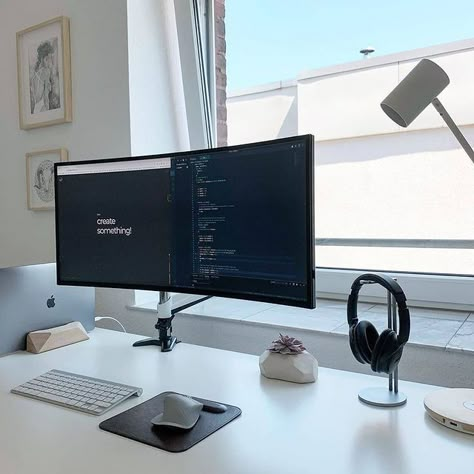 Simple Macbook Home Office Desk Setup. Desk Setup Programmer, Desk Setup Lighting, Simple Desktop Setup, Home Office Programmer, Programmer Desk Setup, Macbook Setup Aesthetic, Macbook Desk Setup, Desk Setup Workspace Inspiration, Desk Setup Workspace