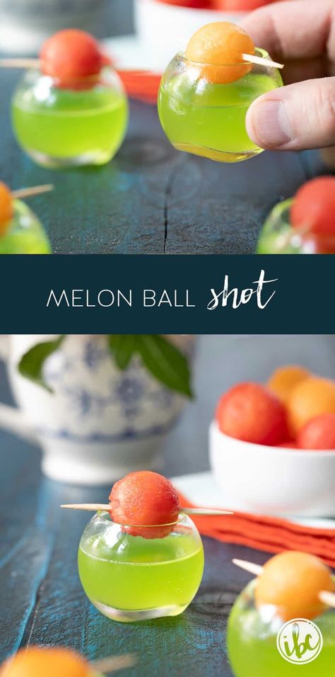 Taste the Summer Vibes with Melon Ball Shots! Learn how to make this easy and colorful alcohol shot recipe. This is a refreshing blend of vodka, melon liqueur, and pineapple juice that screams tropical paradise! Perfect for parties or any celebration. #MelonBallShots #SummerCocktails #Drink #ShotRecipe Melon Liquor Shots, Mini Beer Shots, Vodka Melon, Alcohol Shot, Melon Lemonade, Shots Alcohol Recipes, Popular Alcoholic Drinks, Unique Cocktail Recipes, Melon Liqueur