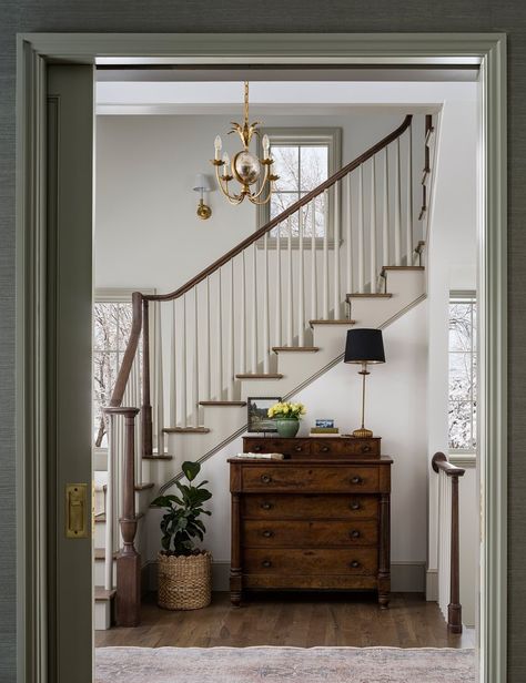 Steve Tiek, Modern English Cottage, Gehry Architecture, What Is Interior Design, Traditional Staircase, Stair Case, Staircase Design, Architecture Plan, Interior Architecture Design