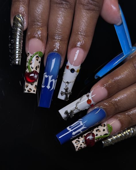 Had to do Chicago’s version of @deez__nailzz set! Why doesn’t Chicago have a cute logo for sports team 😒 jealoussssss #chicago #chicagonails #chicagonailtech #nailsnailsnails #chicagofreestyle Chicago Nails Designs, Chicago Nails, Logo For Sports, Themed Nails, Cute Logo, Nails Designs, Nail Tech, Nail Ideas, Sports Team