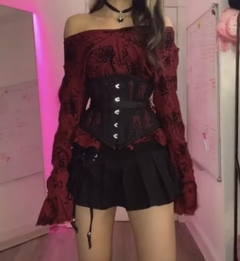 Red Corset Outfit, Egirl Fashion, Alt Outfits, Grunge Look, Alt Fashion, Looks Chic, Goth Outfits, Alternative Outfits, Harajuku Fashion