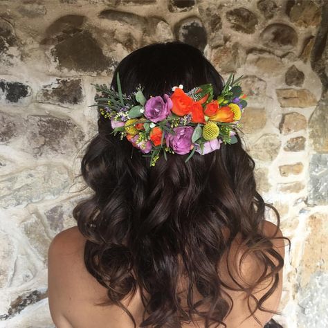 Mexican Hairstyles, Flower Crown Hairstyle, Mexican Flowers, Mexican Party Theme, Boda Mexicana, Wedding Hair Flowers, Mexican Wedding, Wildflower Wedding, Flowering Vines