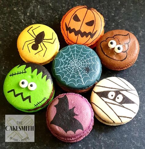 Halloween Pastry Ideas, Halloween Macarons, Halloween Macaroons, Macaron Decoration, Halloween Dessert Table, Desserts Drawing, Halloween Birthday Cakes, Spooky Snacks, Macaron Flavors