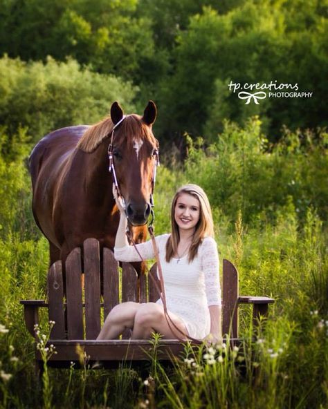 Flashback to summertime // #tpcreationsphotography #equinephotography #horsephotography #centrailiowa #iowa #desmoines #photographer #seniorportraits #senior #classof2016 #seniorphotography #seniorpictures #horse #photography #summer Barn Senior Pictures, Horse Halloween Ideas, Senior Horse Photography, Equestrian Photoshoot, Horse Photoshoot Ideas, Equine Photography Poses, Horse Senior Pictures, Senior Pictures Boy Poses, Equestrian Pictures