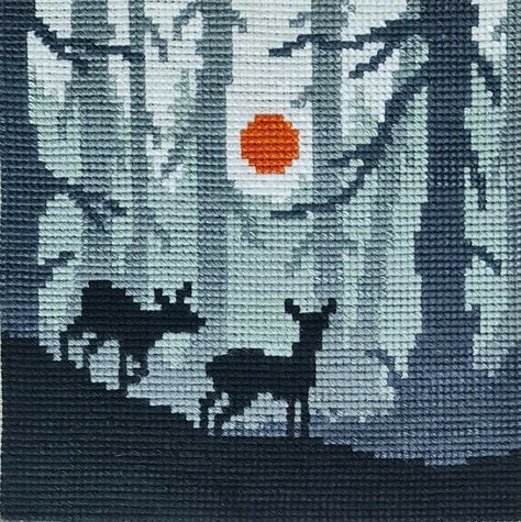 Cross Stitch Botanical, Amazing Pixel Art, Crochet Tapestry Blanket, Cross Stitch Patterns Nature, Forest At Night, Graph Crochet, Art Perle, Pixel Crochet, Animal Cross Stitch Patterns