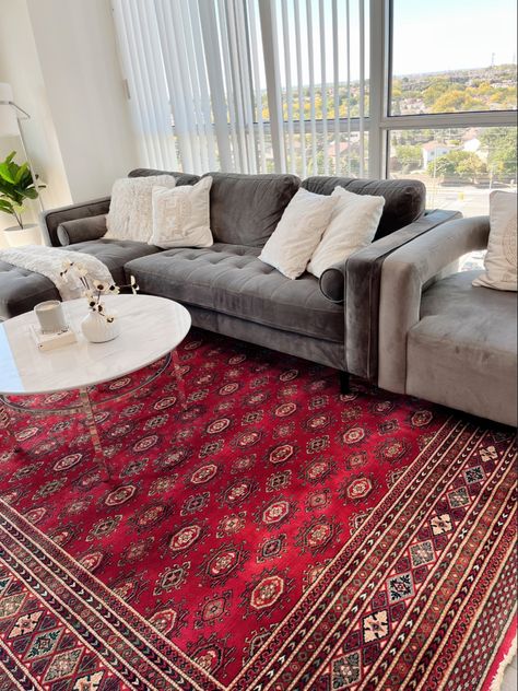 Afghan House, Red Carpet Decorations, Red Rug Living Room, Turkmen Carpet, Black Velvet Sofa, Persian Decor, Grey Sectional Sofa, Hm Home, Aesthetic Living Room