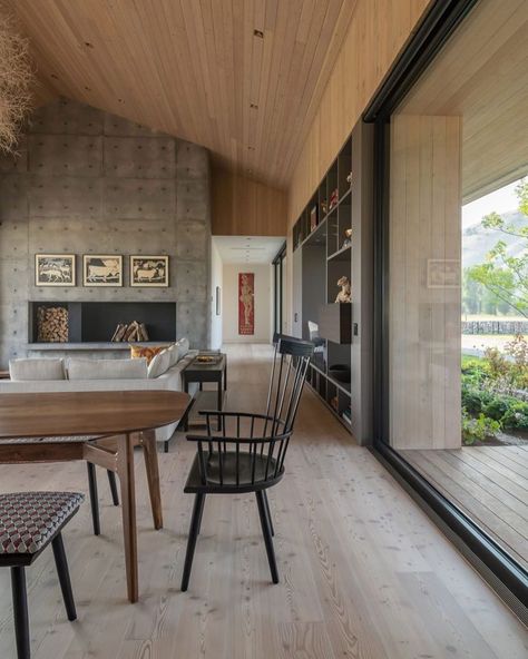 3,161 Likes, 27 Comments - Modern Luxury Design (@modernluxdesign) on Instagram: “Swipe left! What do you think? The Dogtrot Residence Designed by Carney Logan Burke Architects…” Larch Wood, Weathering Steel, Modern Barn House, Architecture Awards, Modern Barn, American West, Modern Buildings, Open Plan Kitchen, Architect Design